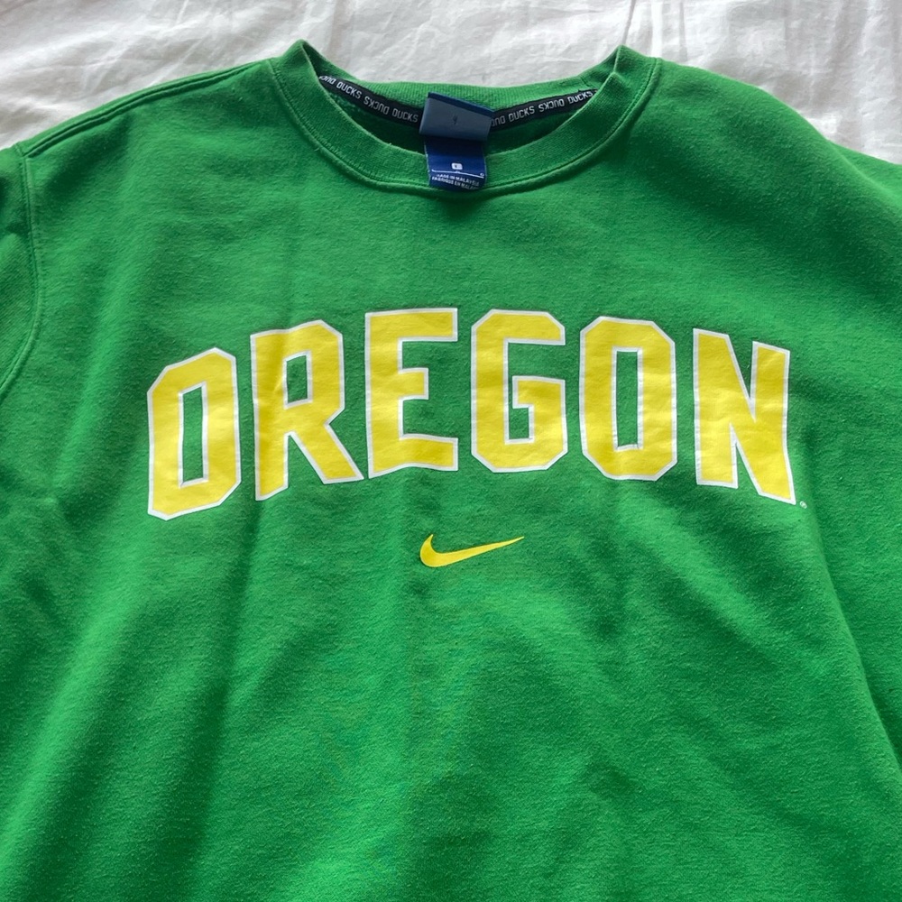 University of Oregon sweatshirt. Great condition!